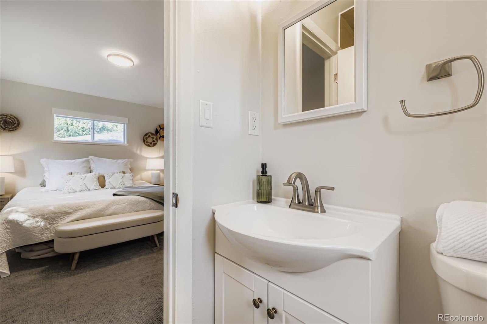 633 W Longview Avenue