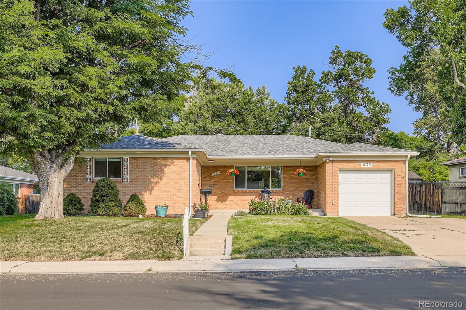 633 W Longview Avenue