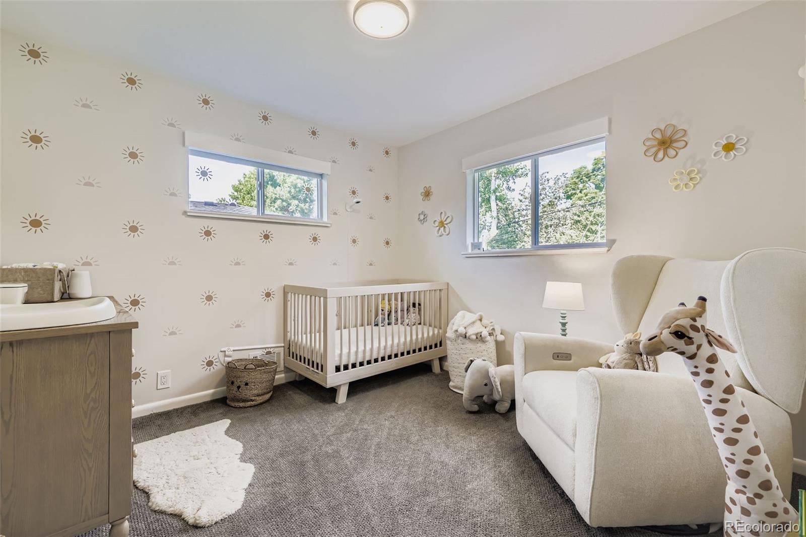 633 W Longview Avenue