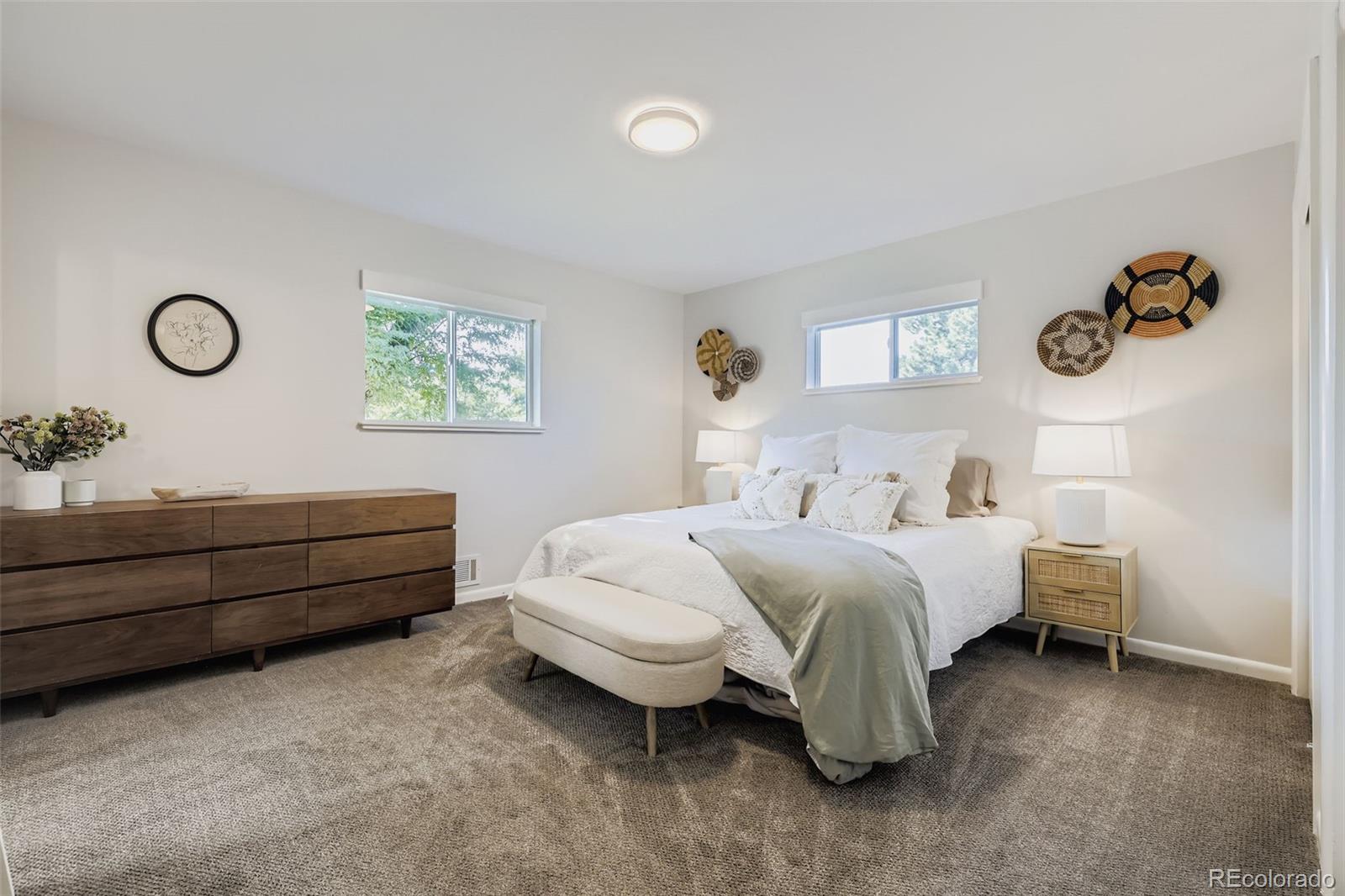 633 W Longview Avenue