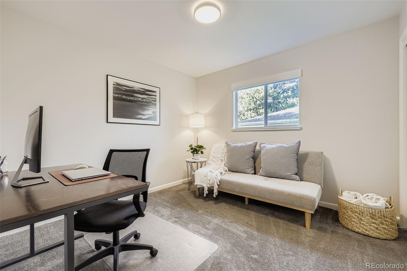 633 W Longview Avenue