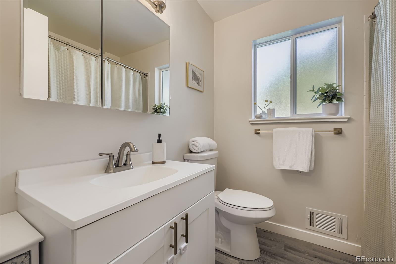 633 W Longview Avenue