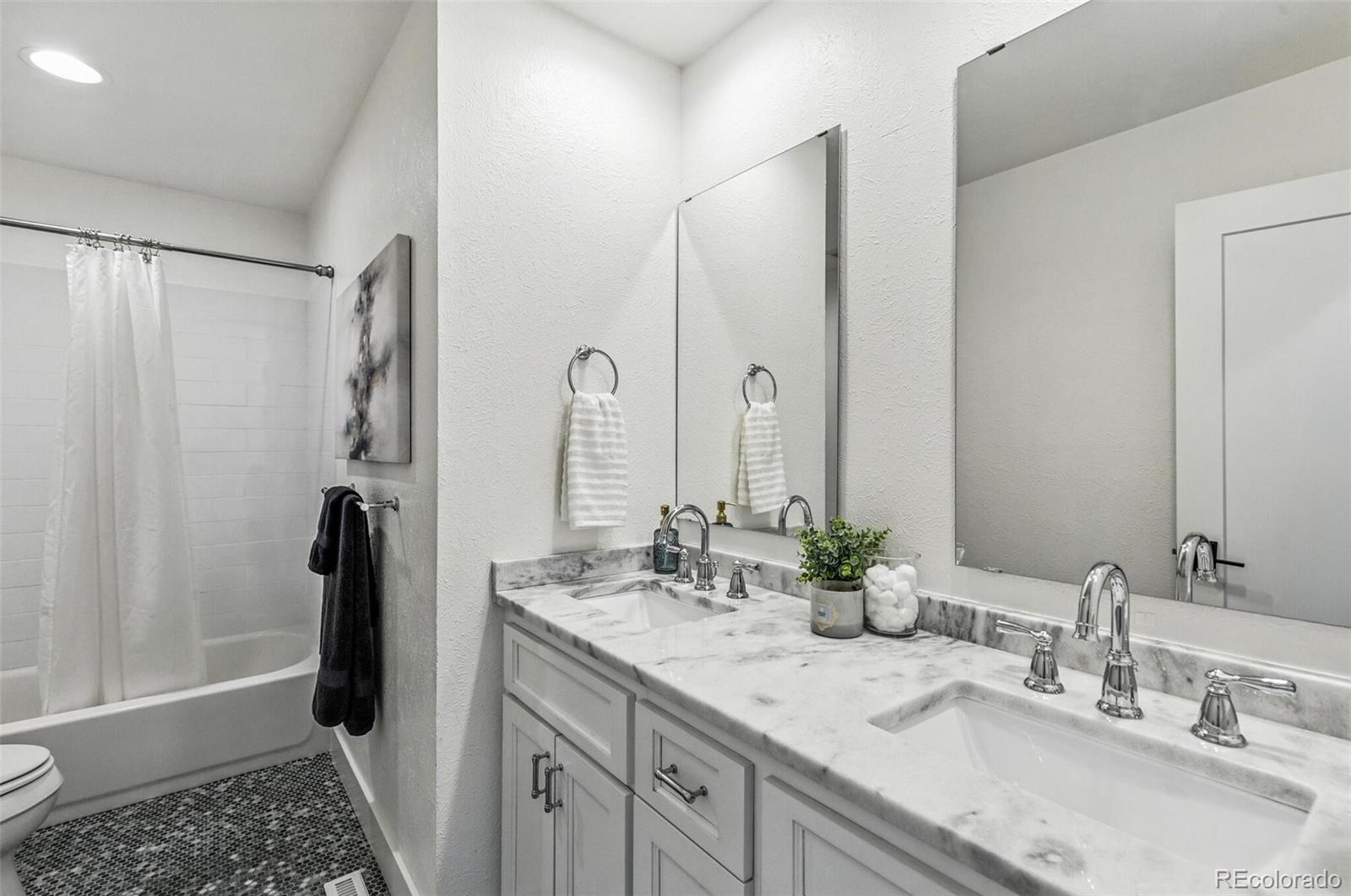 8230 S Kearney Street