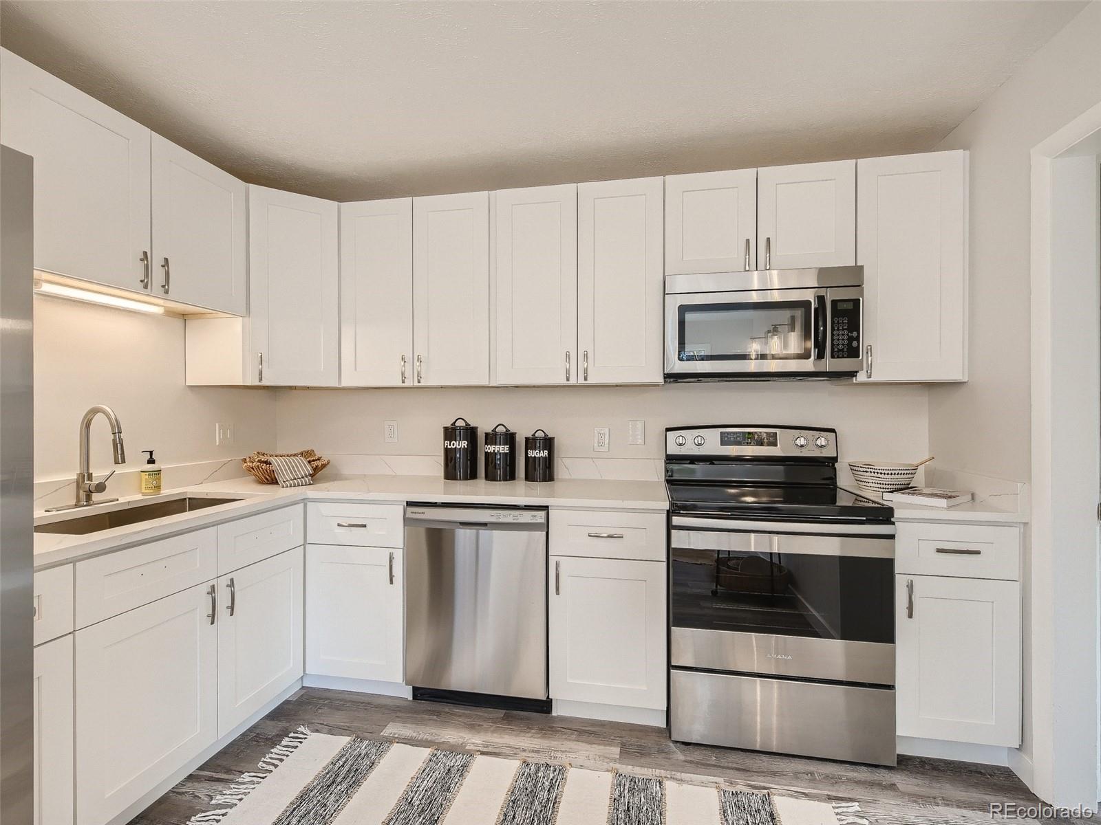 633 W Longview Avenue