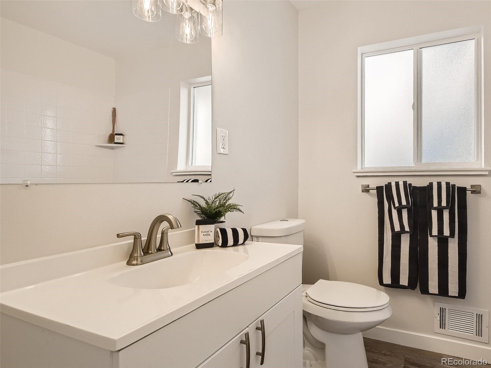 633 W Longview Avenue