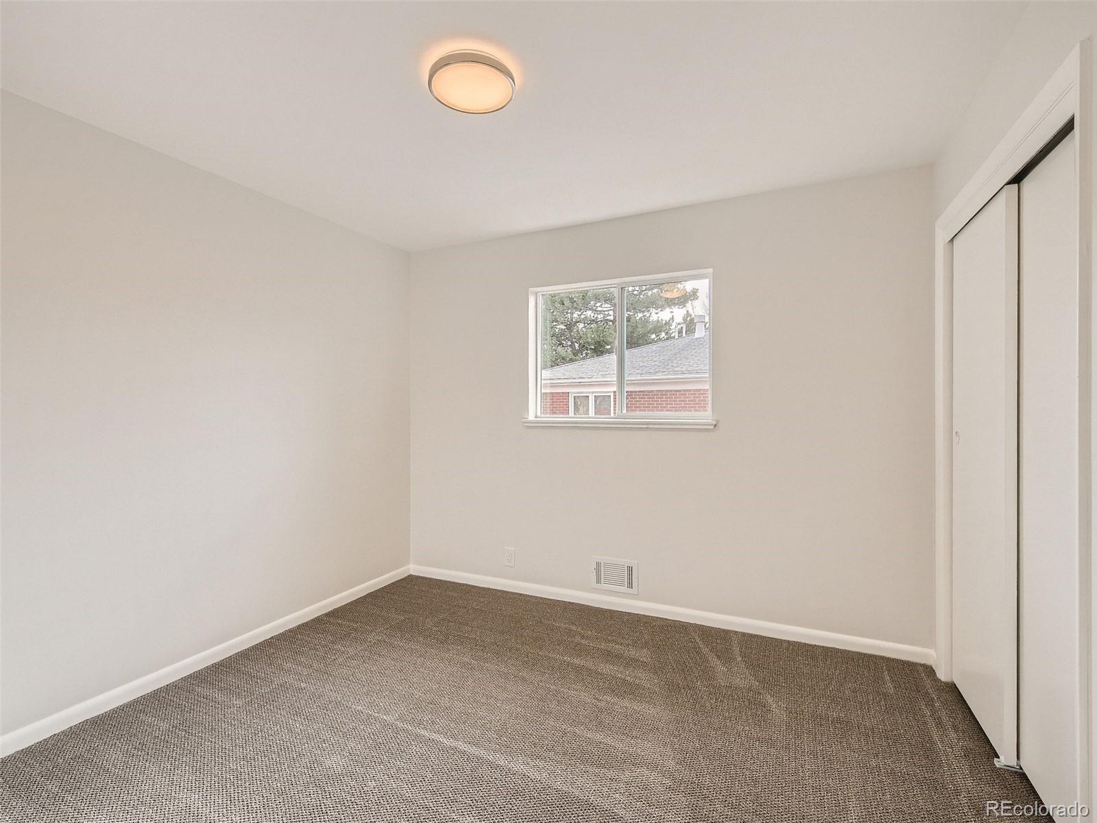 633 W Longview Avenue