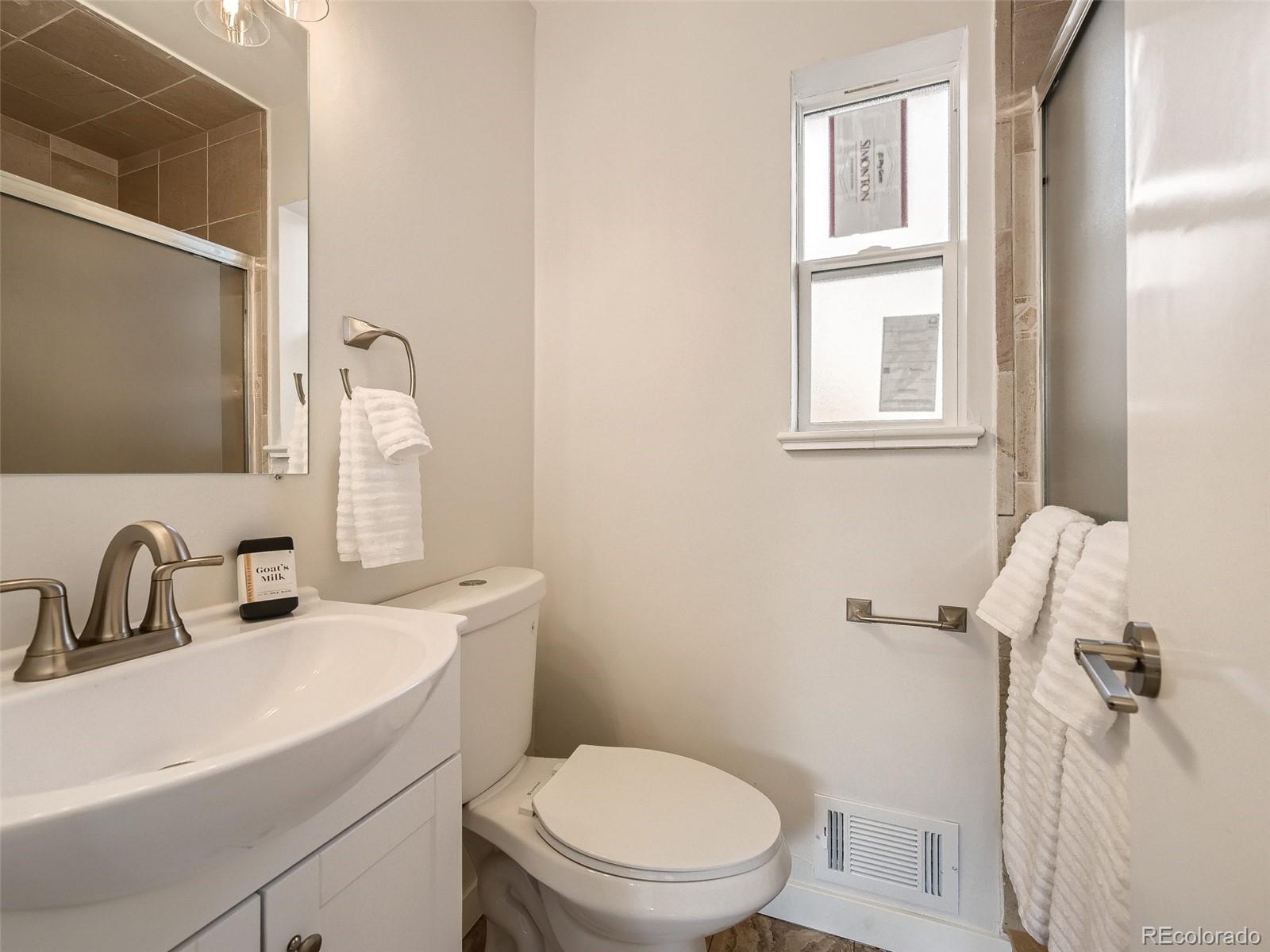 633 W Longview Avenue