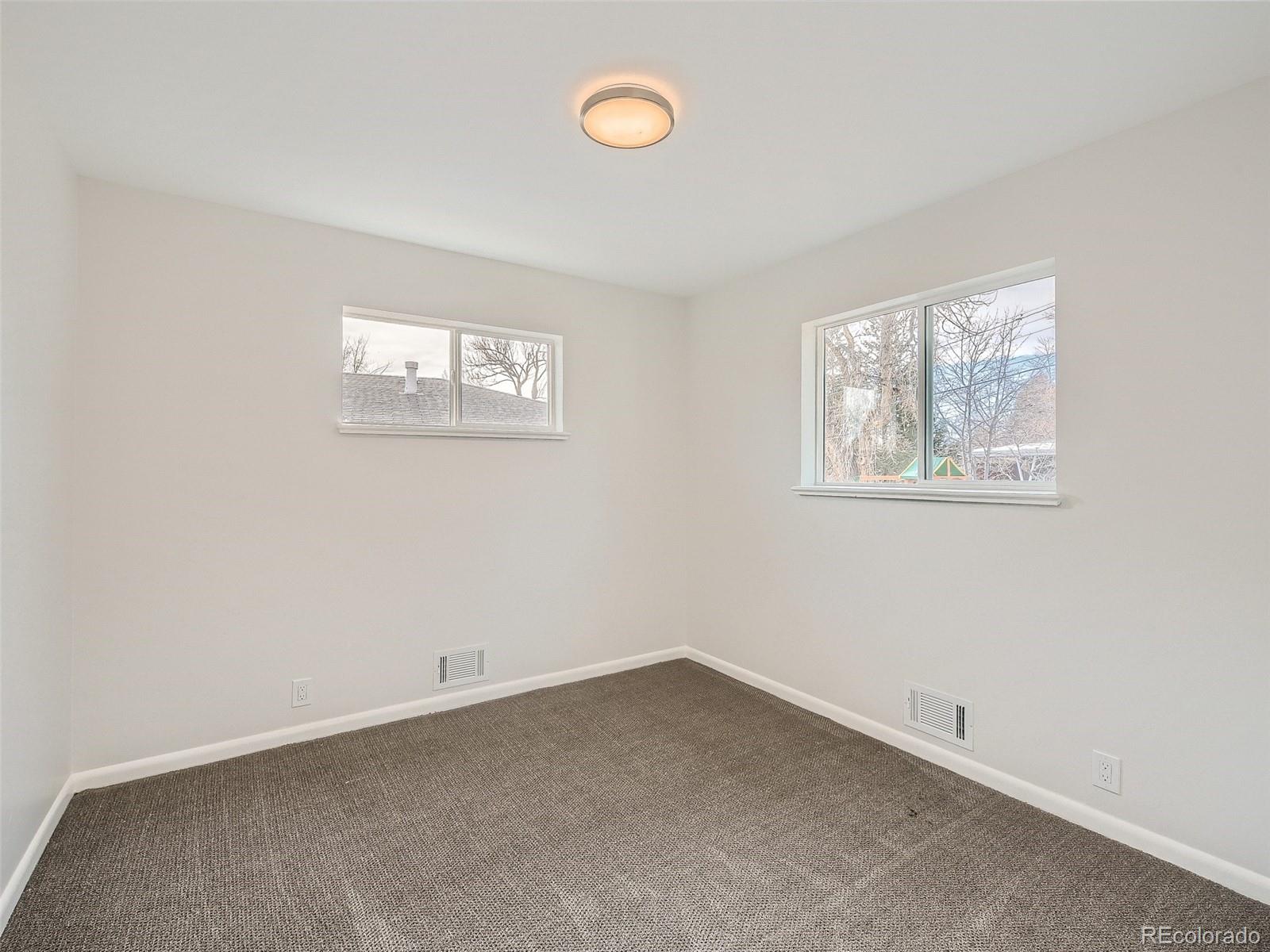 633 W Longview Avenue