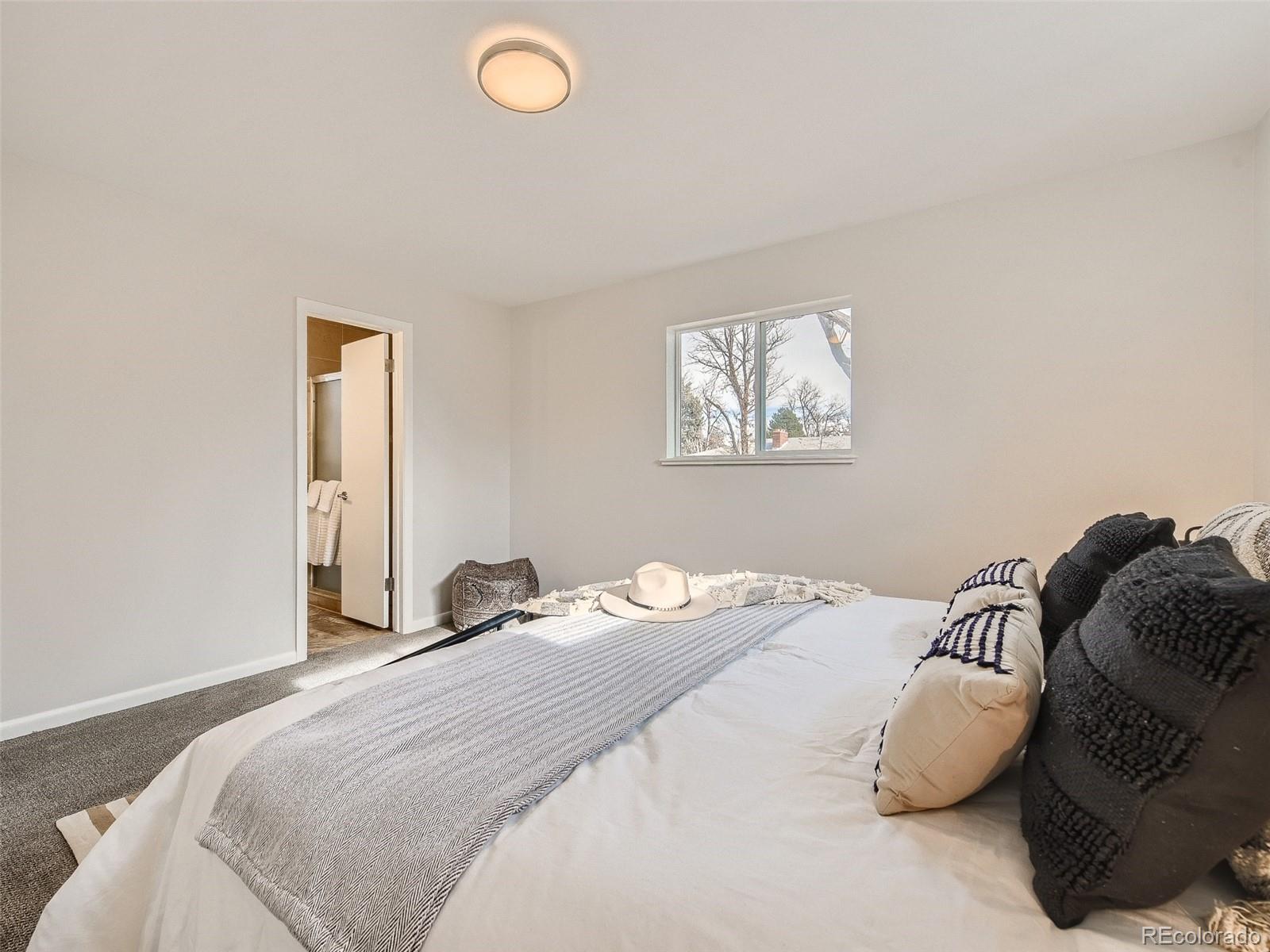 633 W Longview Avenue