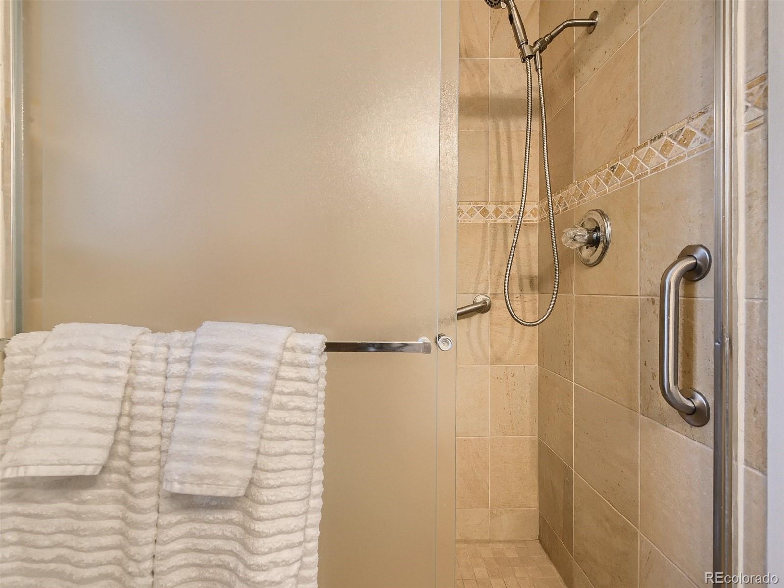 633 W Longview Avenue