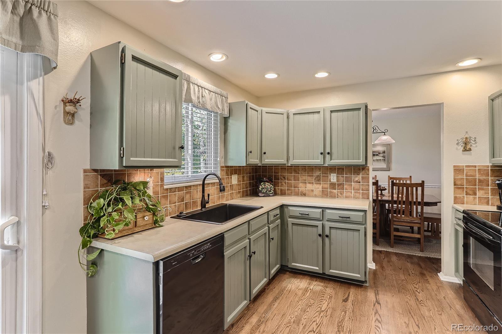 7048 S Fairfax Street