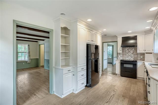 3320 S Locust Street