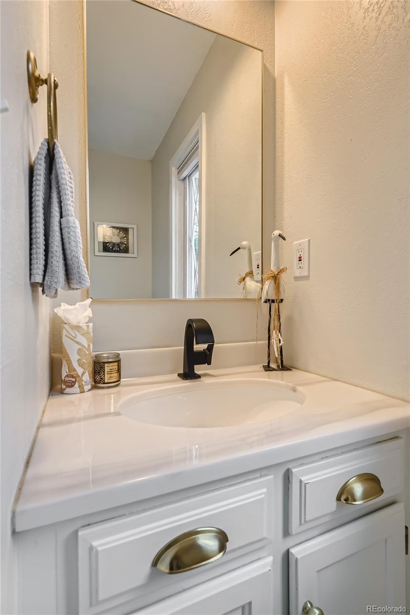 8104 S Fillmore Circle