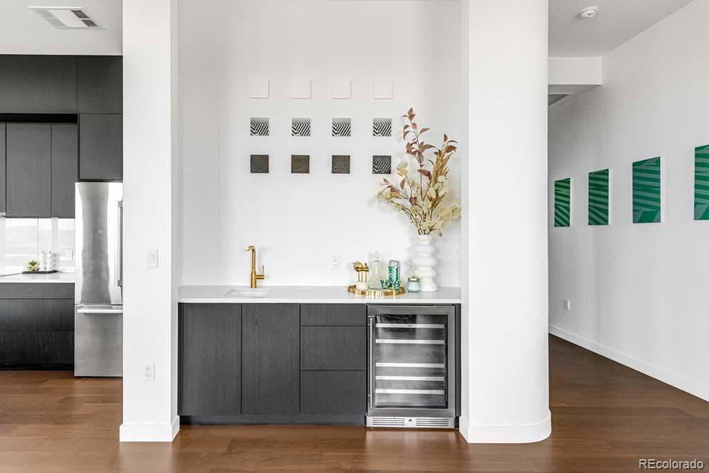 3520 Chestnut Place Unit: PH-1201