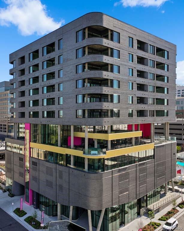 3520 Chestnut Place Unit: PH-1201