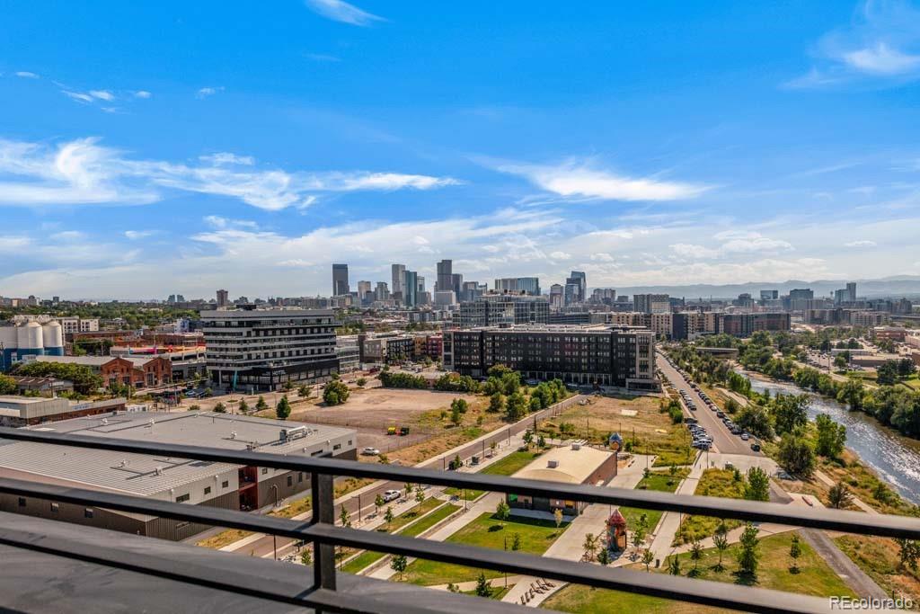 3520 Chestnut Place Unit: PH-1201