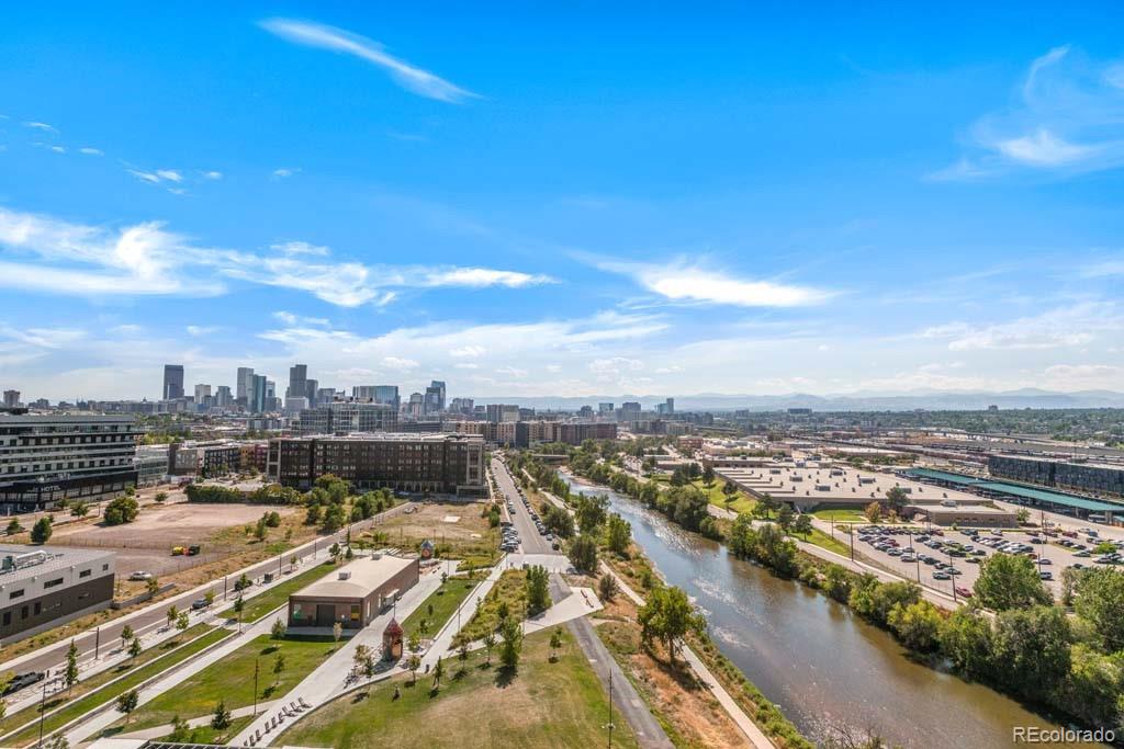 3520 Chestnut Place Unit: PH-1201