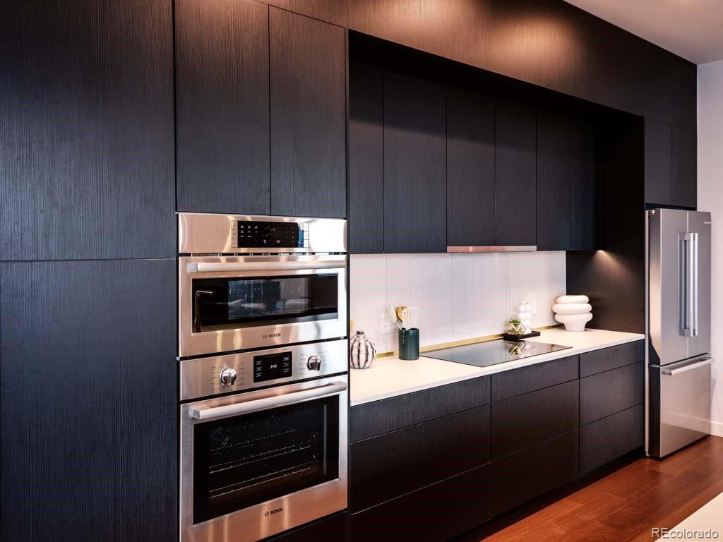 3520 Chestnut Place Unit: PH-1201