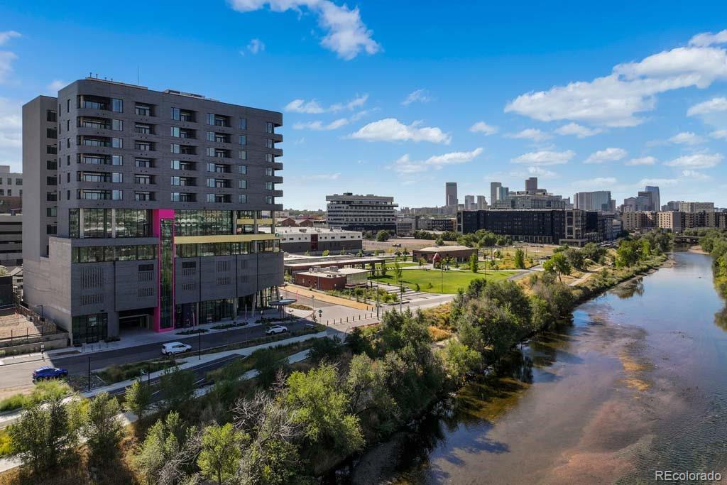 3520 Chestnut Place Unit: PH-1201