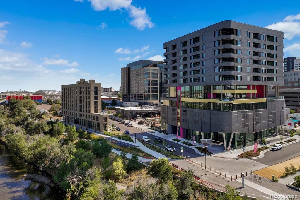 3520 Chestnut Place Unit: PH-1201