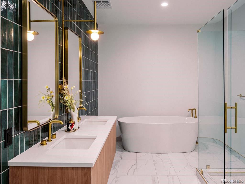 3520 Chestnut Place Unit: PH-1201