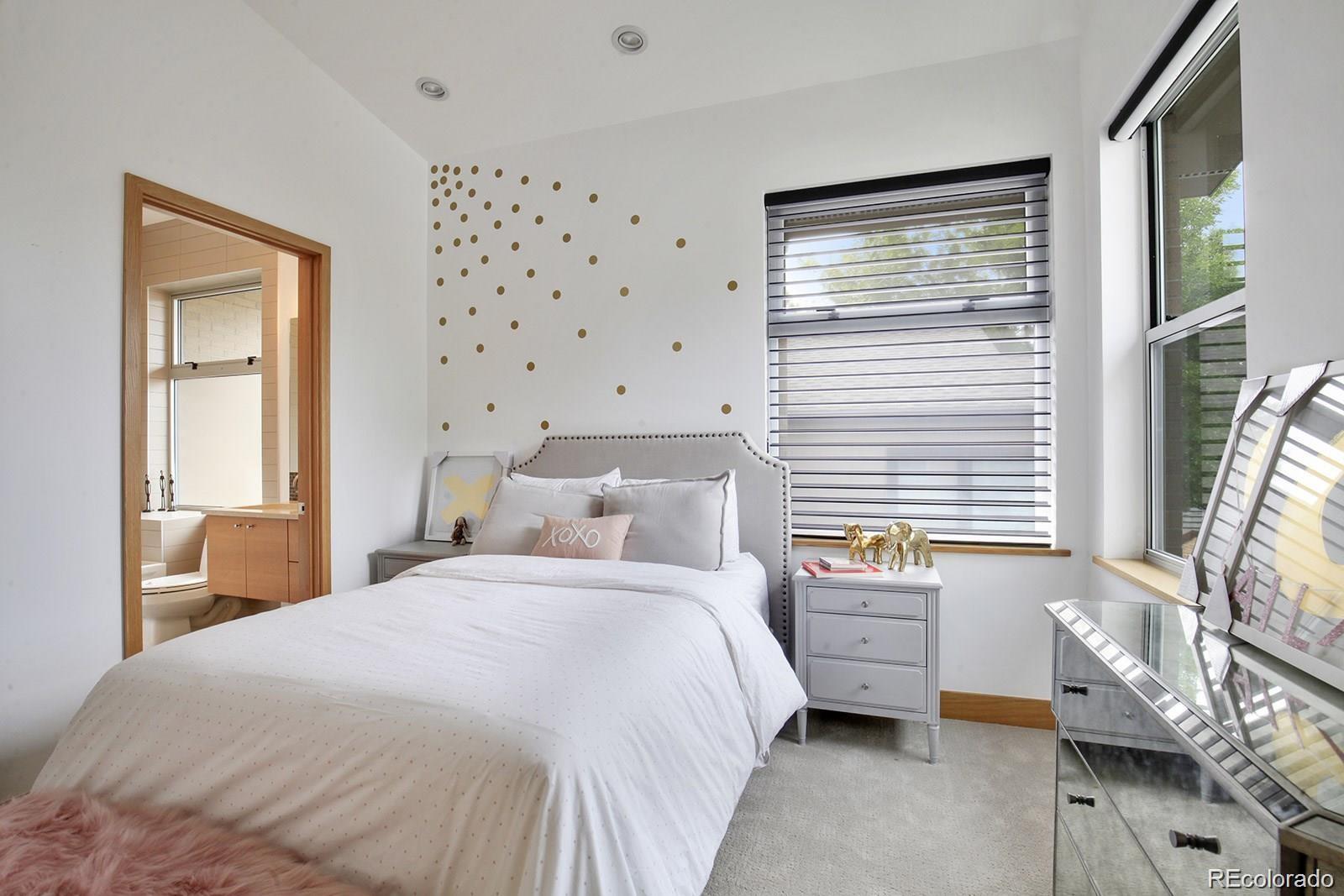 947 S Gilpin Street Unit: R