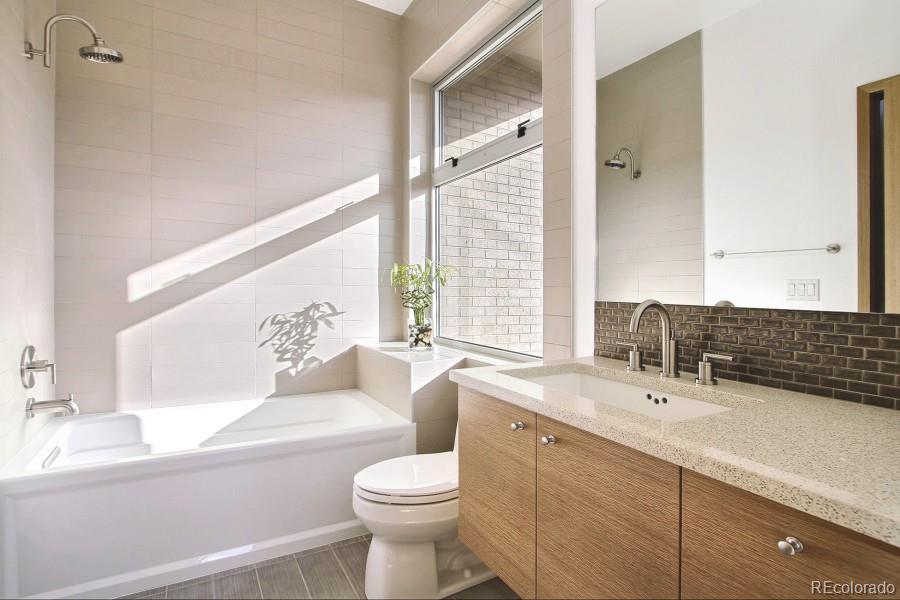 947 S Gilpin Street Unit: R