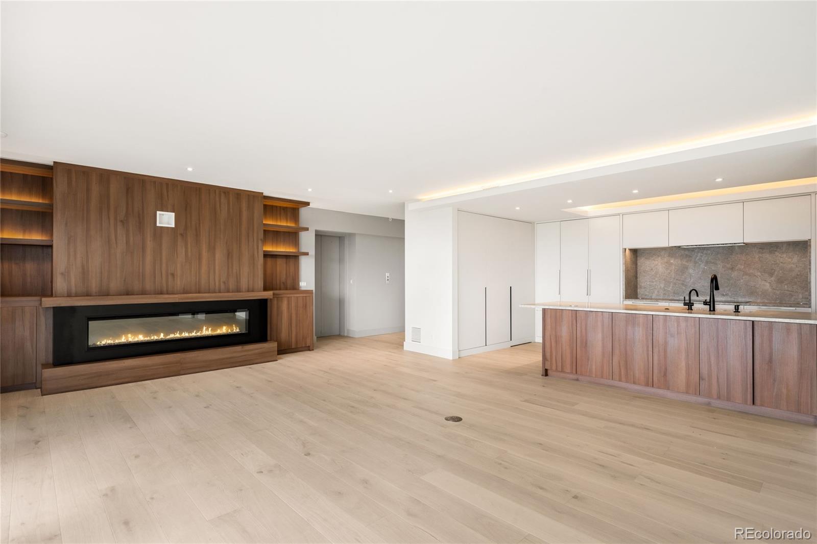 1133 Race Street Unit: 16B