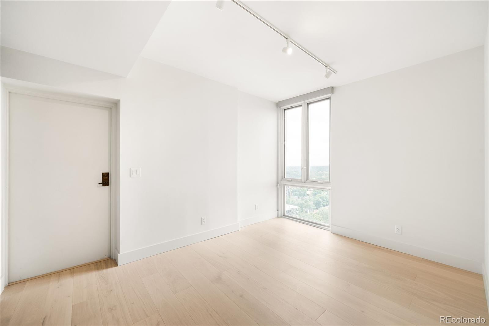 1133 Race Street Unit: 16B