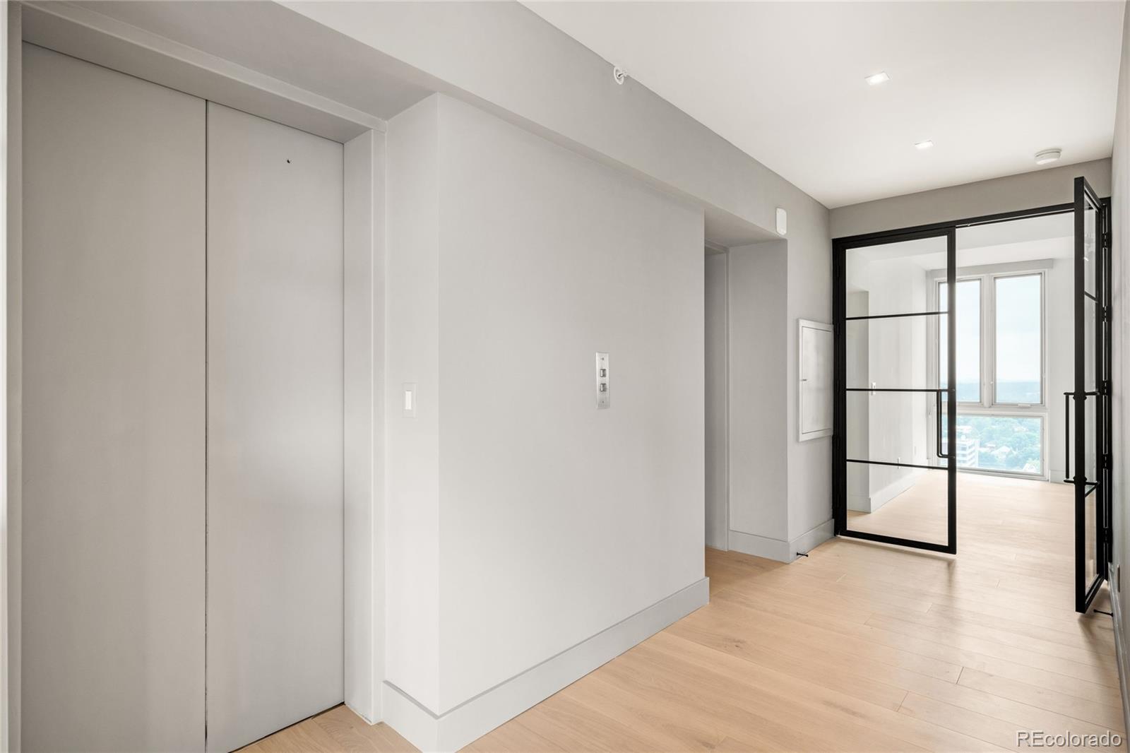 1133 Race Street Unit: 16B
