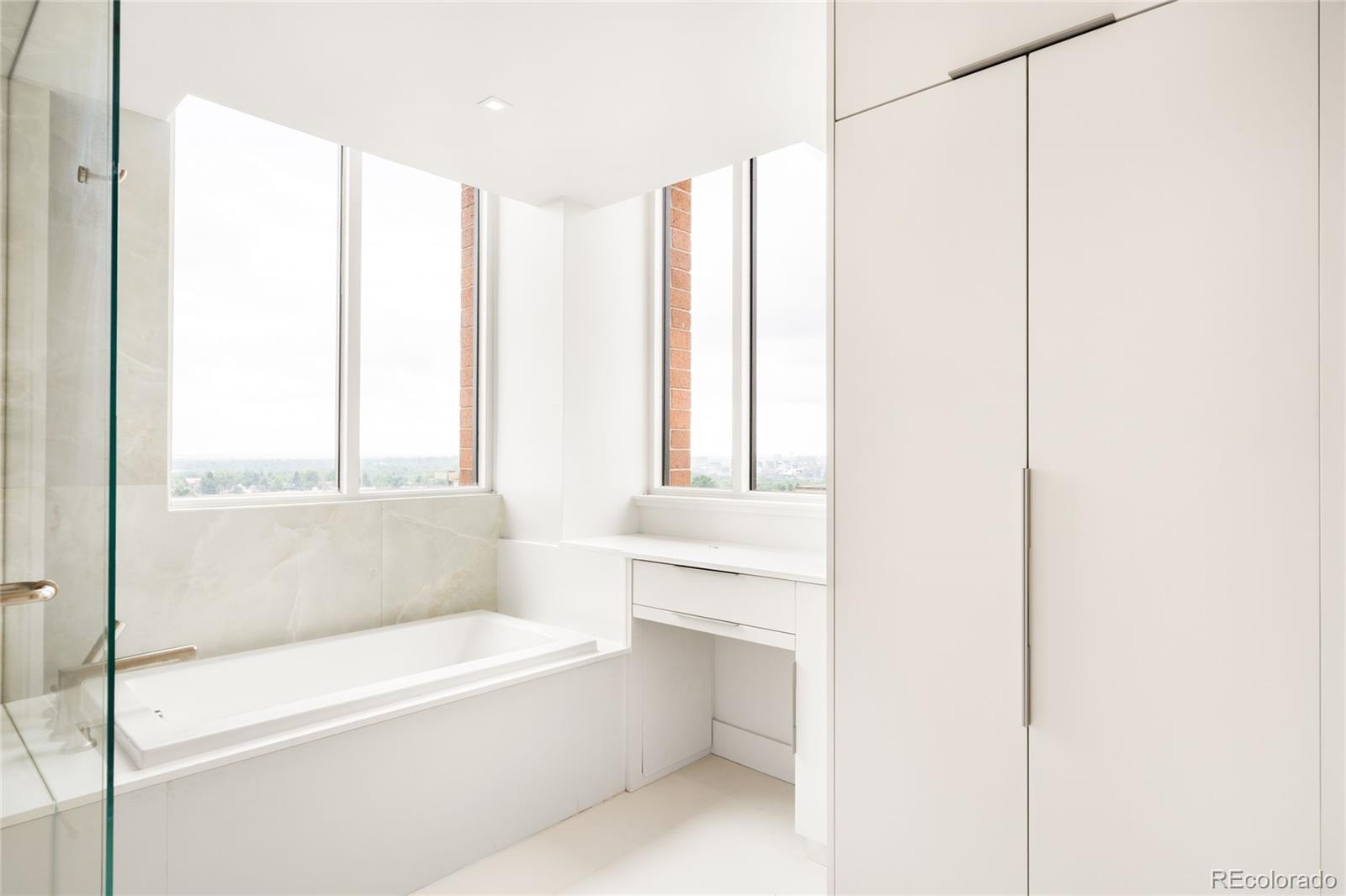 1133 Race Street Unit: 16B