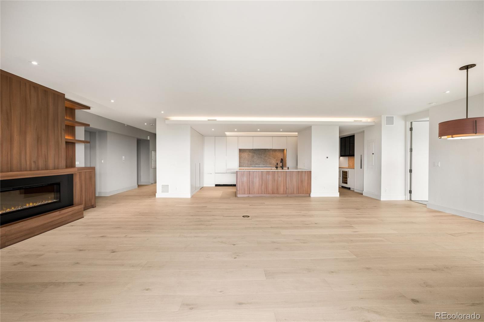 1133 Race Street Unit: 16B
