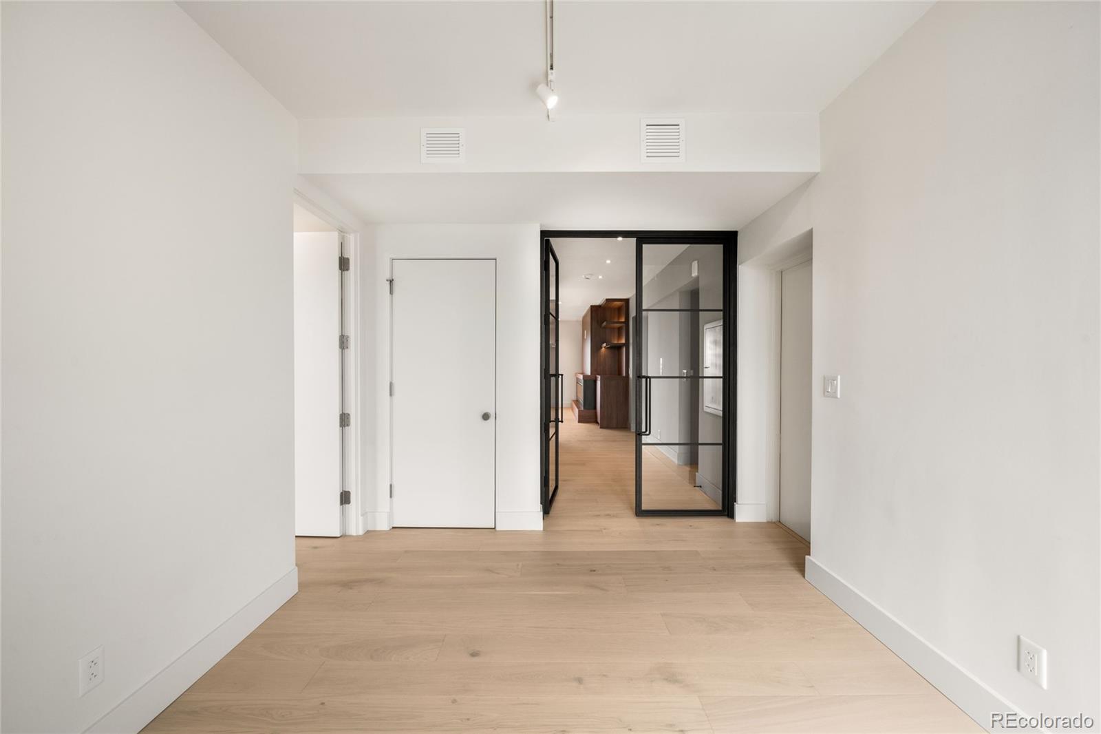 1133 Race Street Unit: 16B