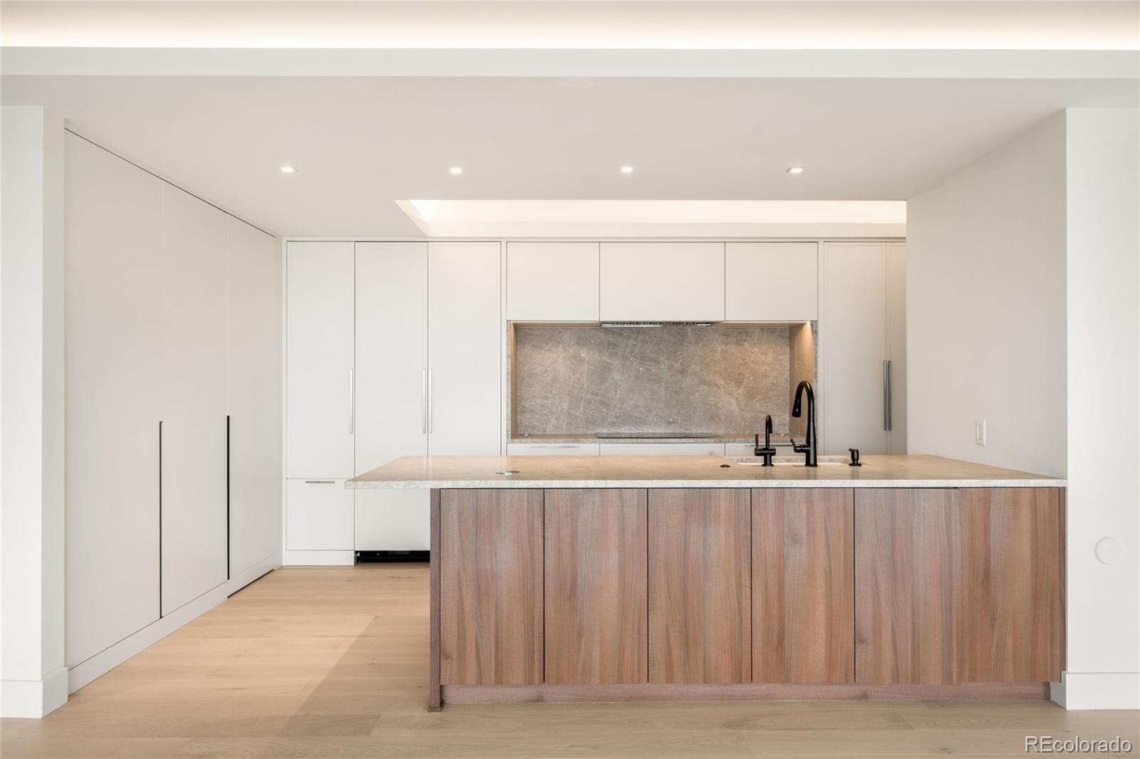 1133 Race Street Unit: 16B