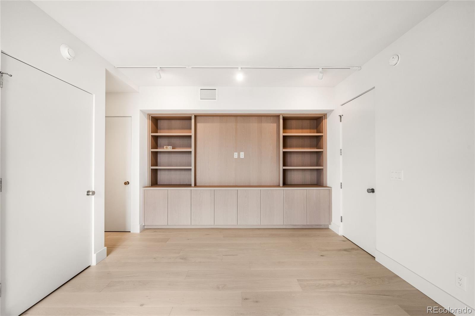 1133 Race Street Unit: 16B