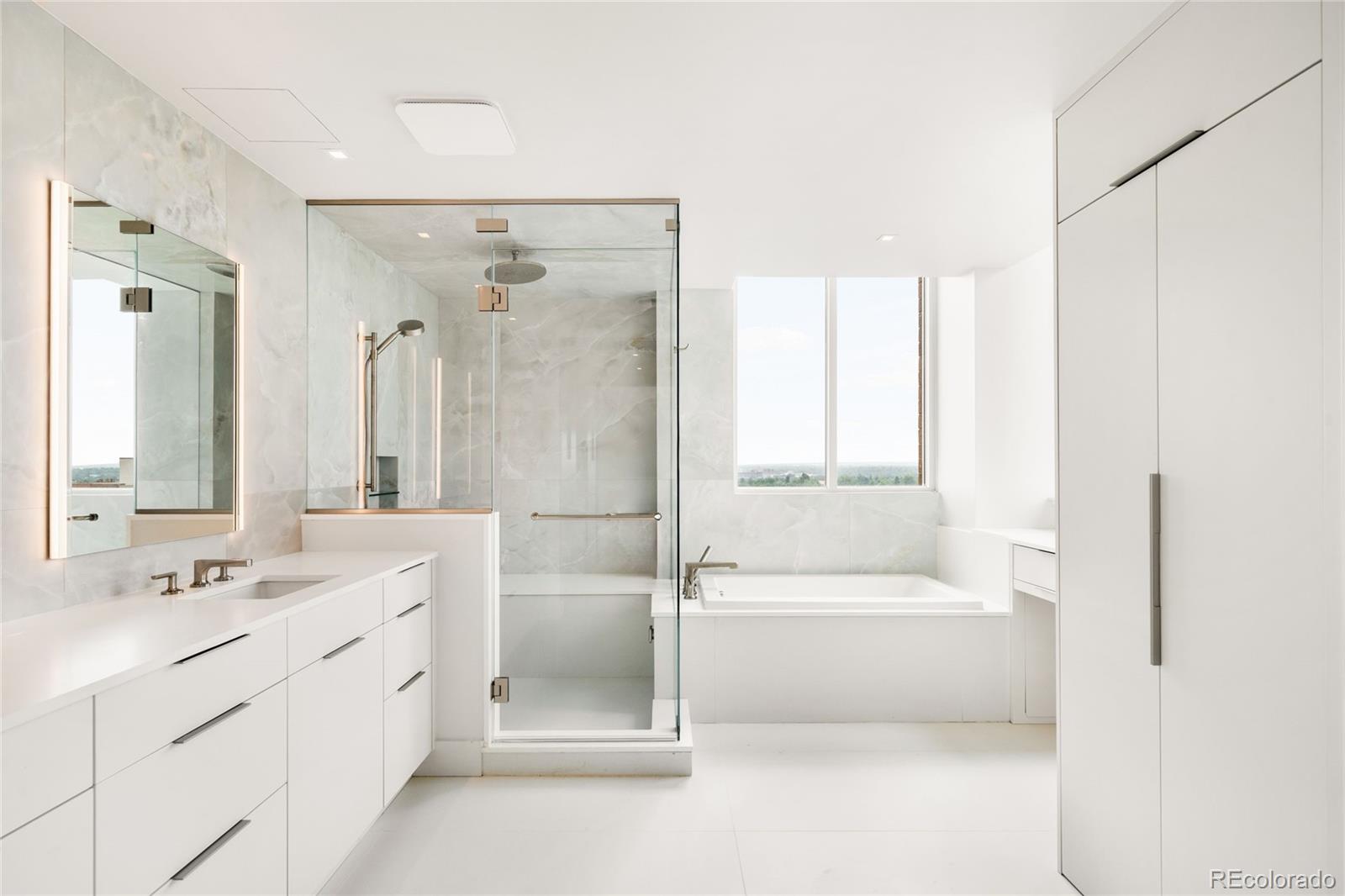 1133 Race Street Unit: 16B
