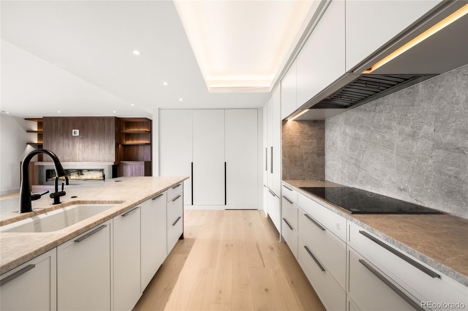 1133 Race Street Unit: 16B