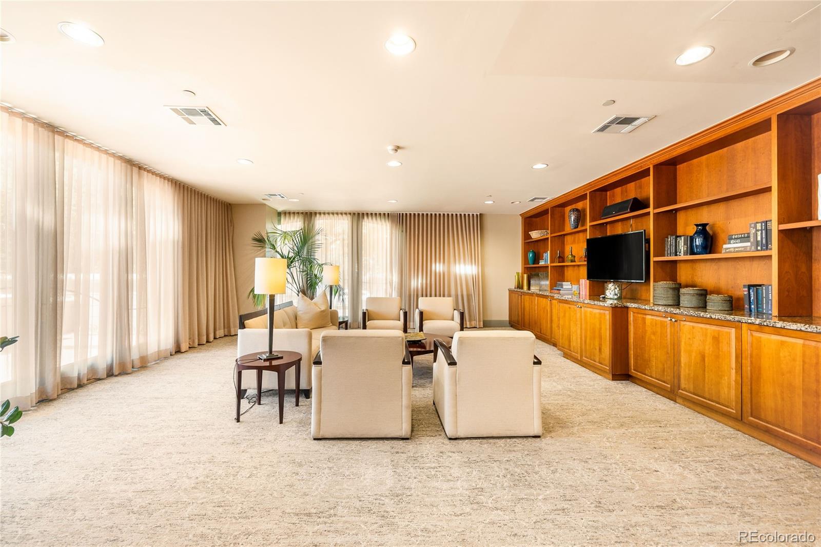400 E 3rd Avenue Unit: 404