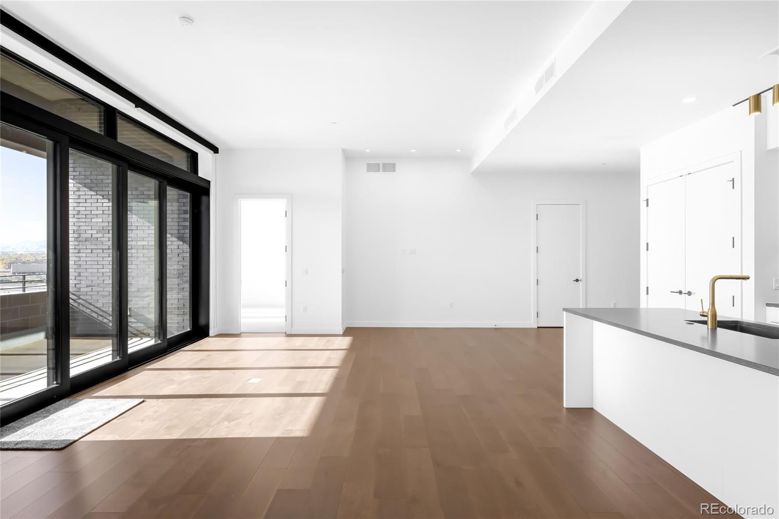 3520 Chestnut Place Unit: PH-1207