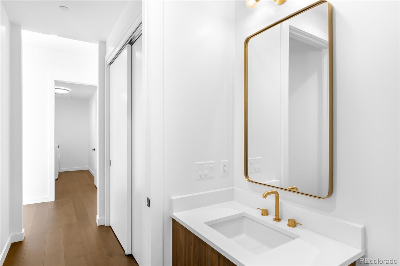 3520 Chestnut Place Unit: PH-1207