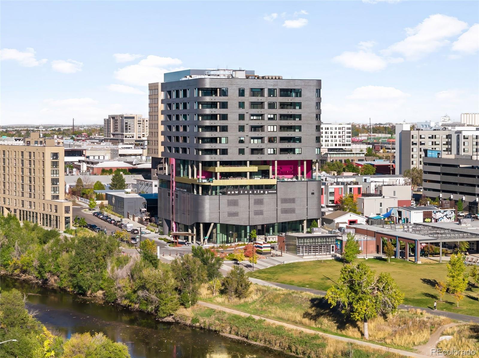 3520 Chestnut Place Unit: PH-1207