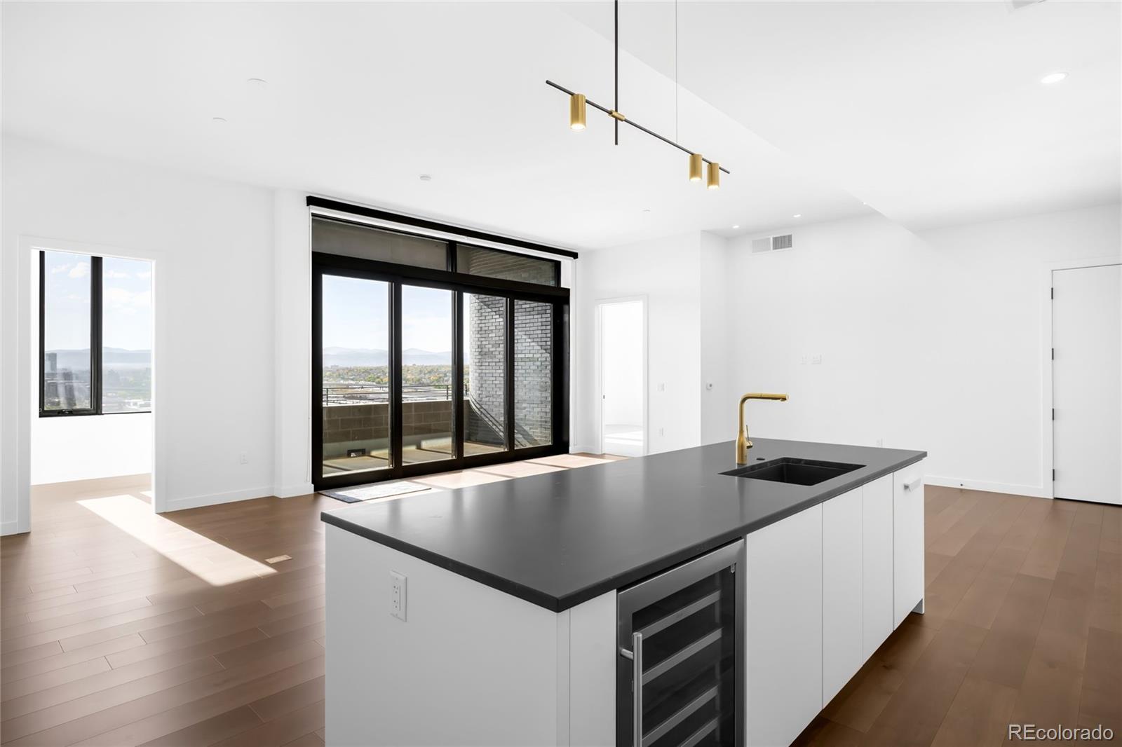 3520 Chestnut Place Unit: PH-1207