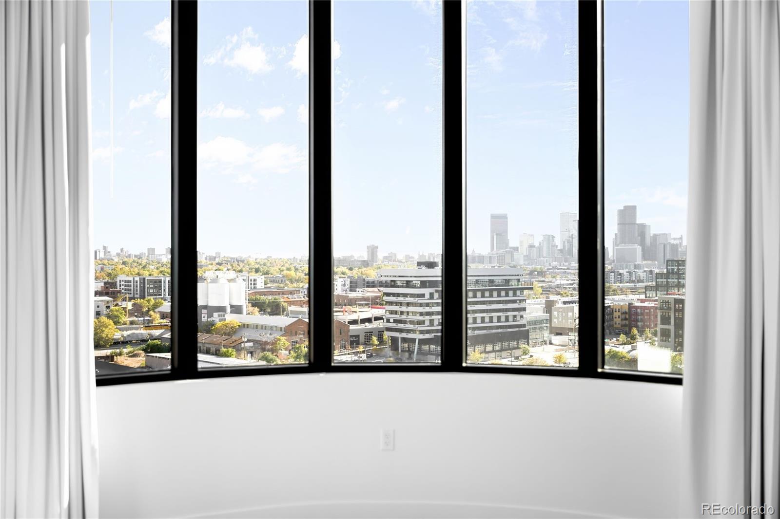 3520 Chestnut Place Unit: PH-1207