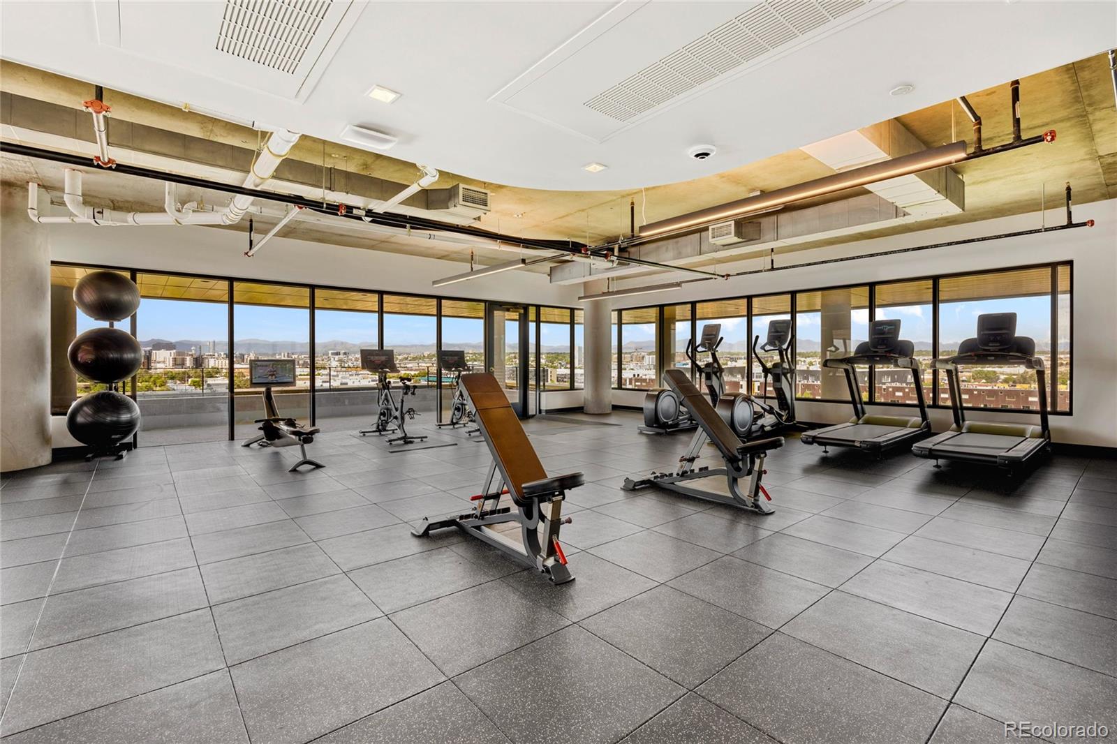 3520 Chestnut Place Unit: PH-1207