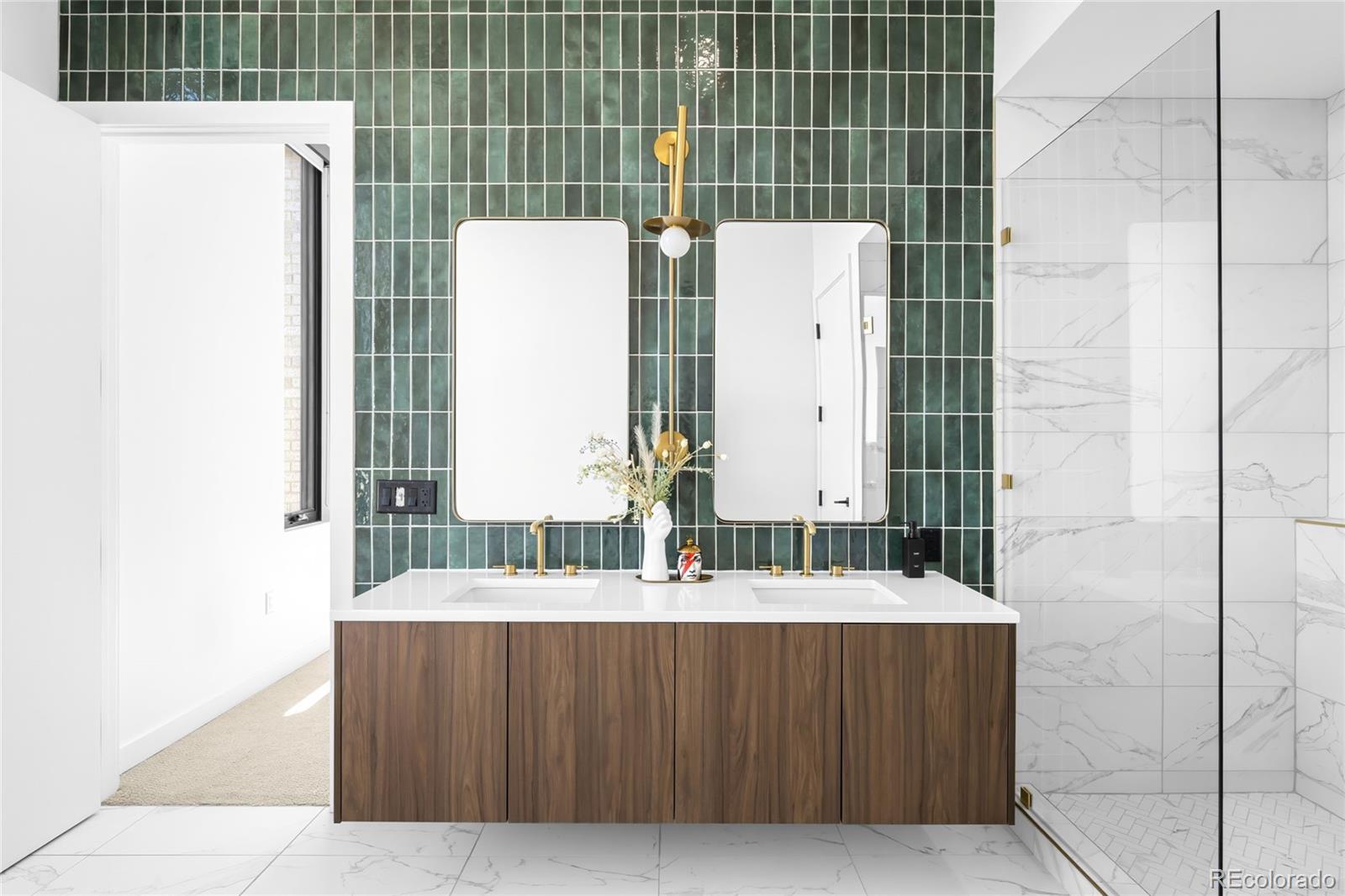 3520 Chestnut Place Unit: PH-1207