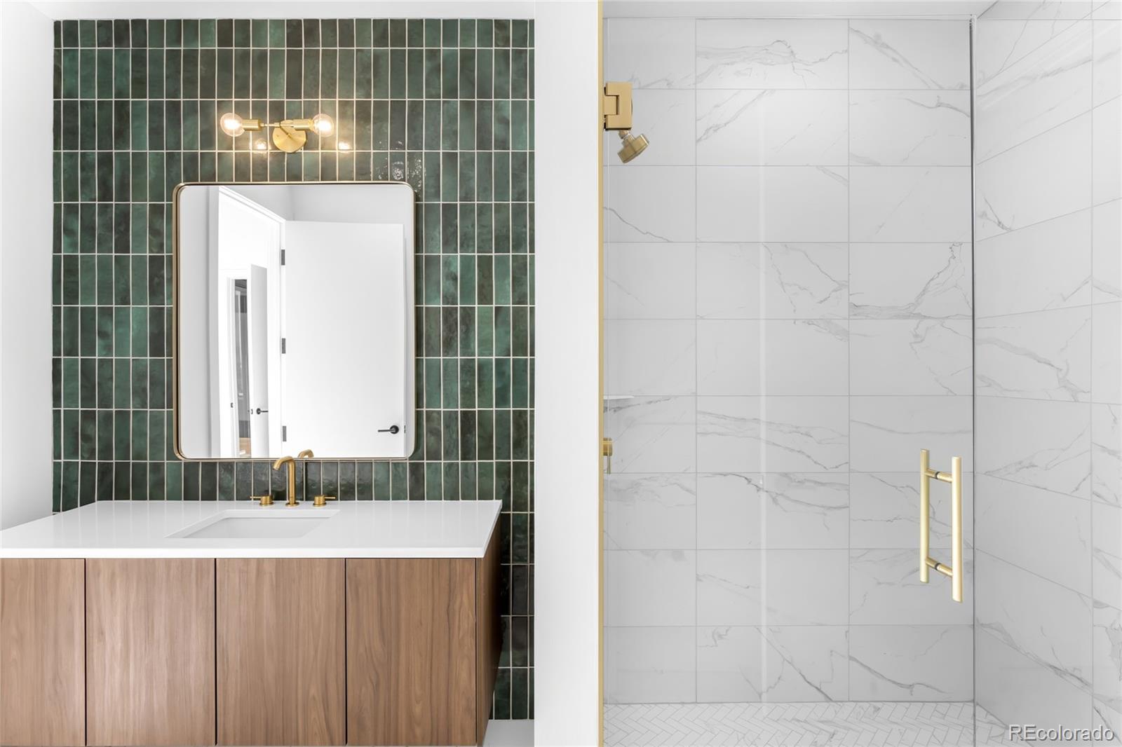 3520 Chestnut Place Unit: PH-1207