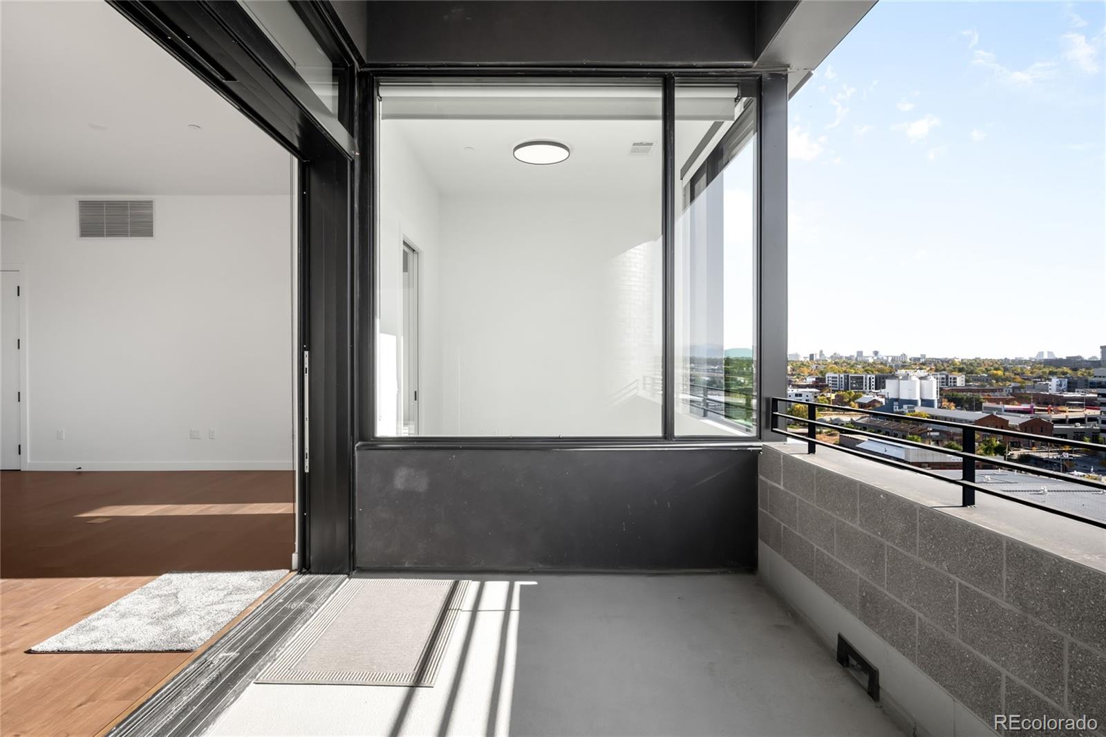 3520 Chestnut Place Unit: PH-1207