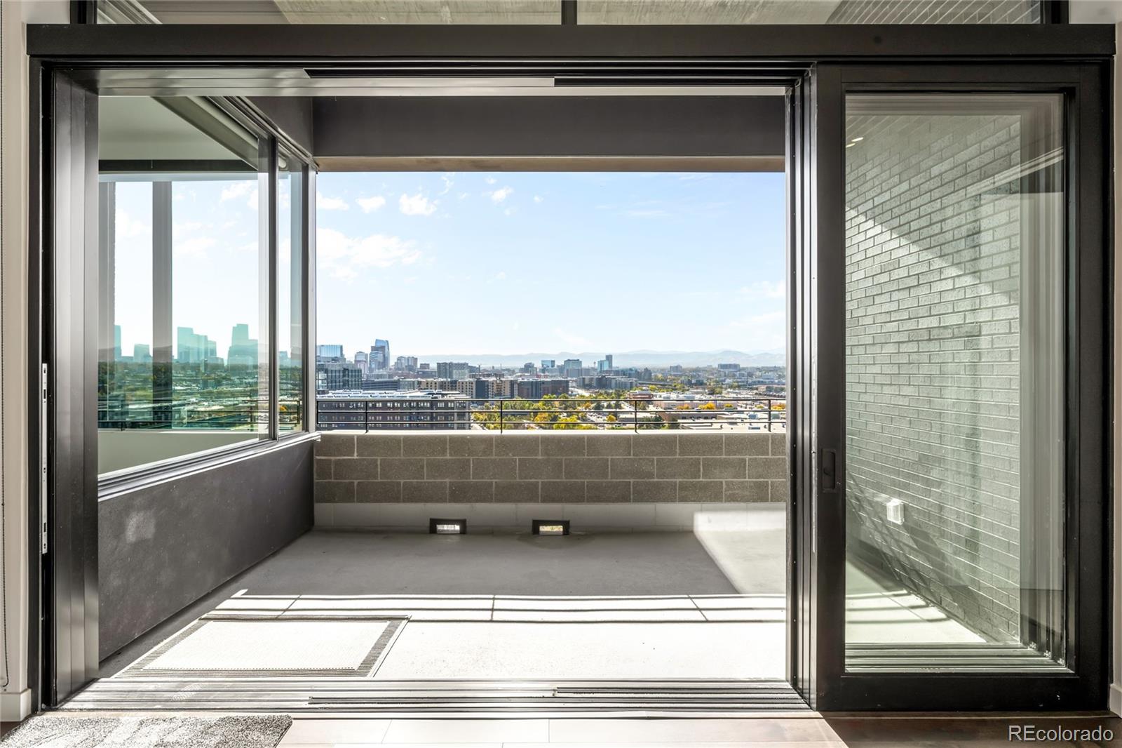 3520 Chestnut Place Unit: PH-1207