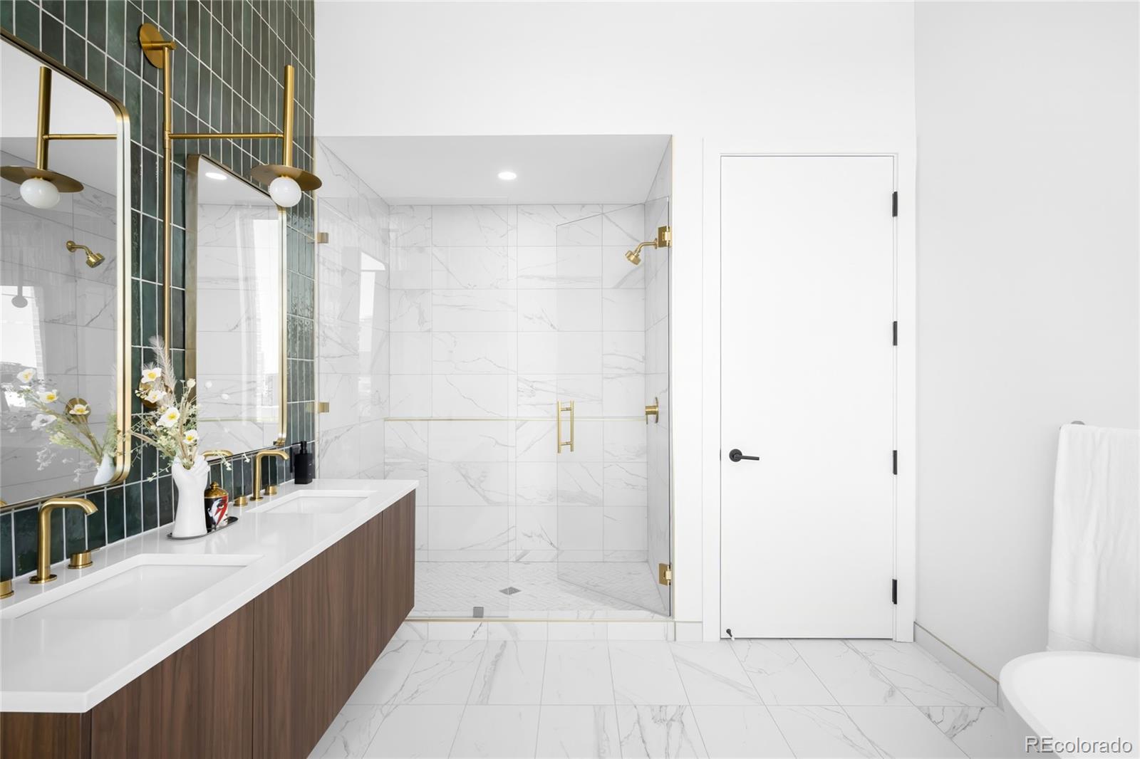 3520 Chestnut Place Unit: PH-1207