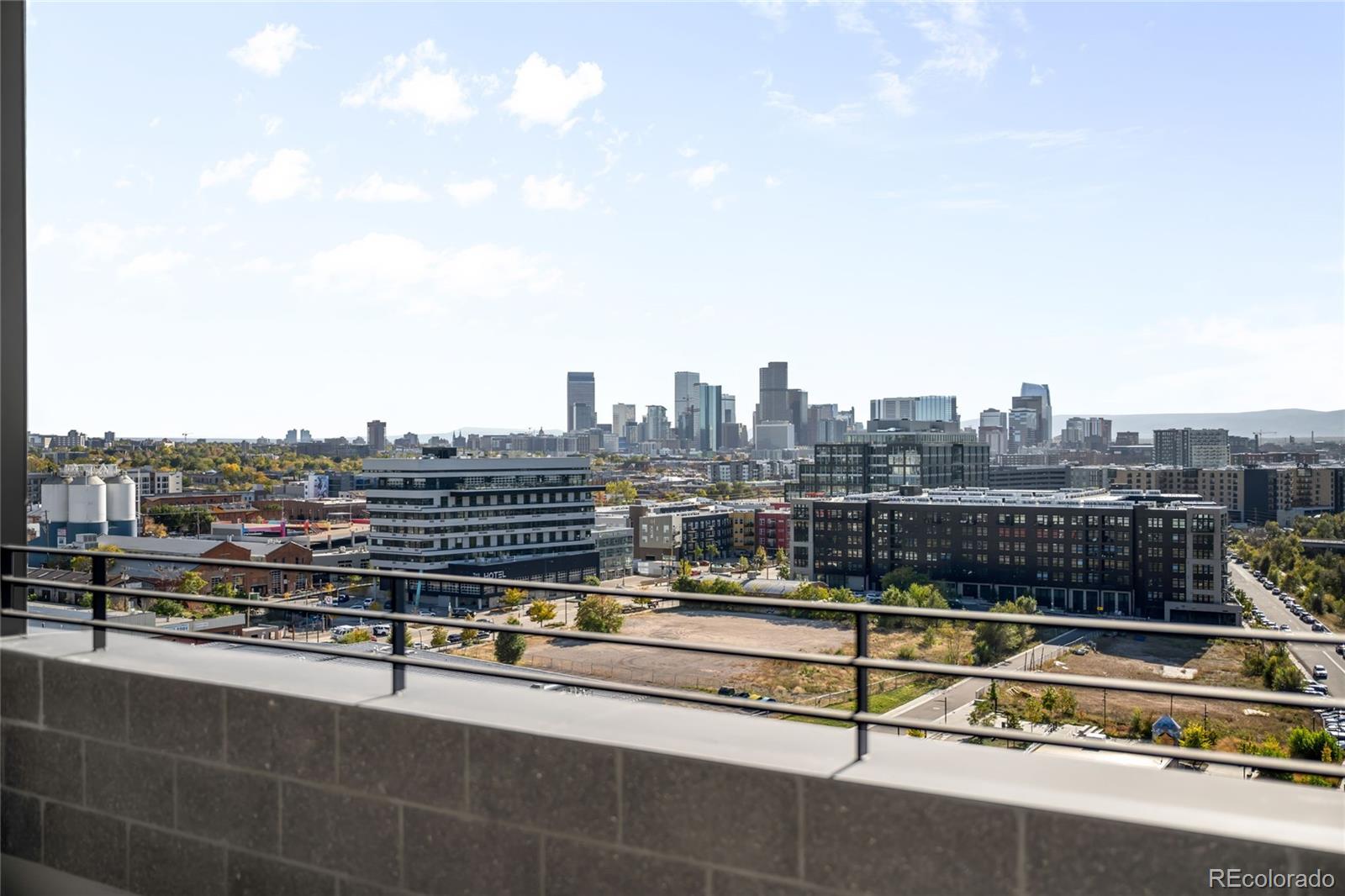 3520 Chestnut Place Unit: PH-1207